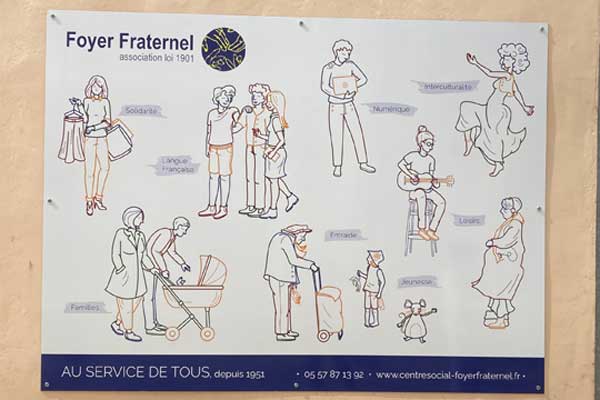 Photo du panneau extérieur à 10 personnages du Foyer Fraternel