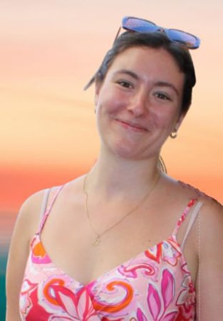 Erin, animatrice du secteur Entraide depuis septembre 2025